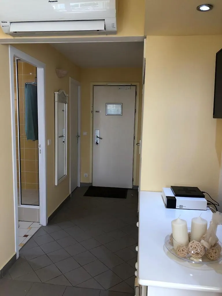 Beau Studio Lumineux Vue Mer Acces Plage Et Piscine لو جوسيير 0*,  غوادلوب