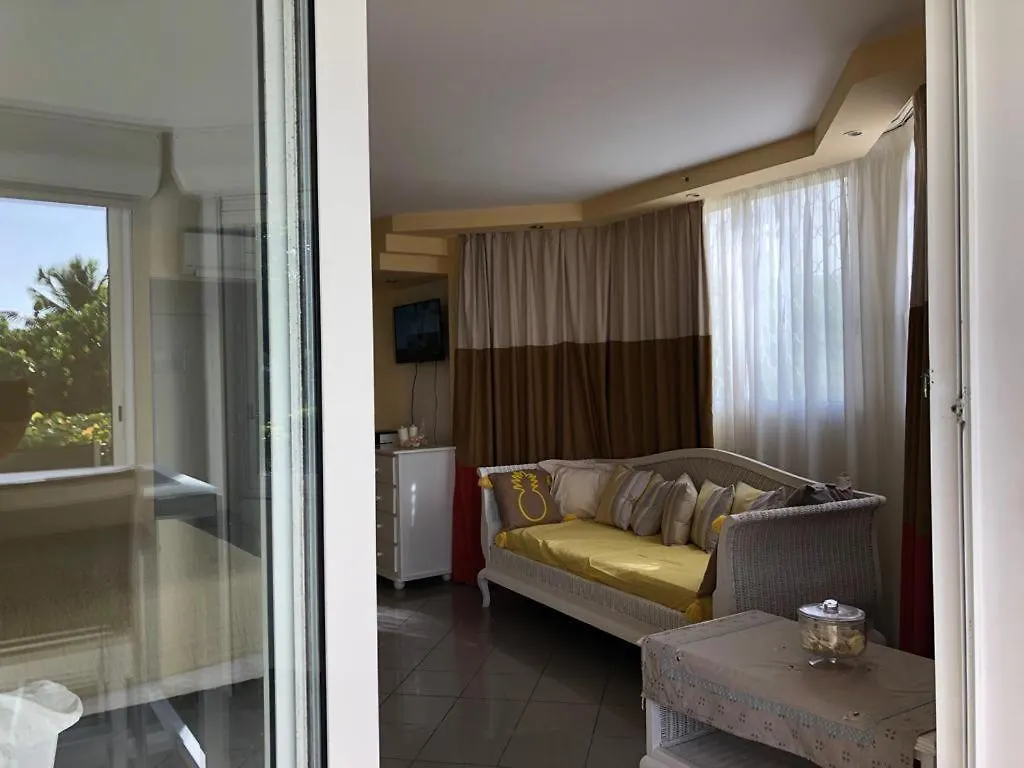 Beau Studio Lumineux Vue Mer Acces Plage Et Piscine لو جوسيير 0*,
