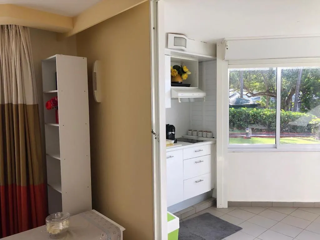 Apartment Beau Studio Lumineux Vue Mer Acces Plage Et Piscine Le Gosier