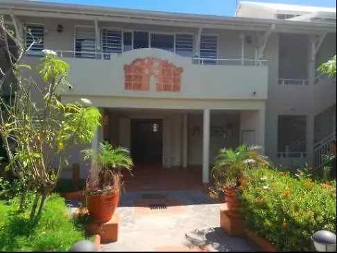 Beau Studio Lumineux Vue Mer Acces Plage Et Piscine Le Gosier